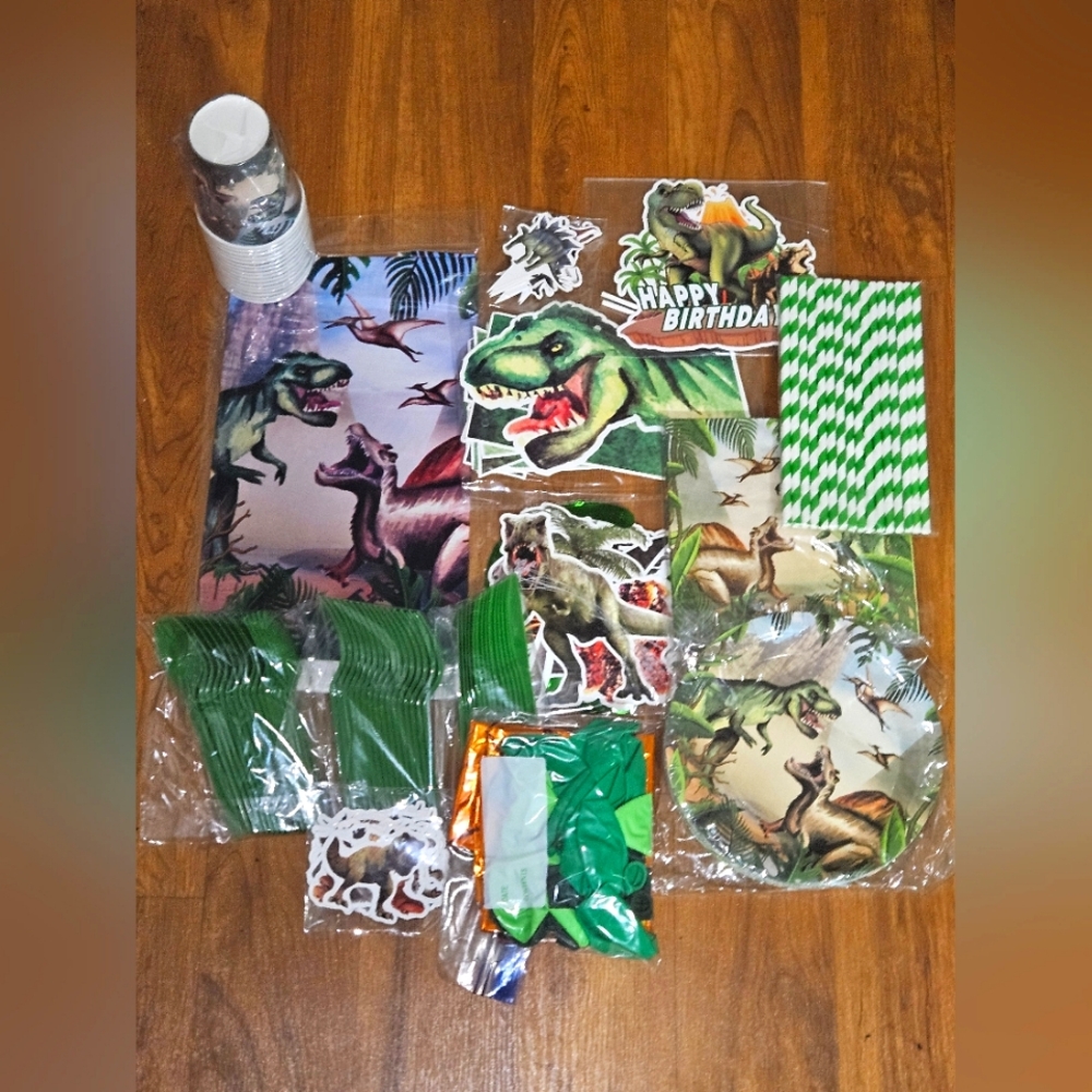 NIB Dinosaur themed Birthday decoration box